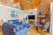 Luxury Mtn View Chalet - Spacious Chalet with Mega Mountain Views