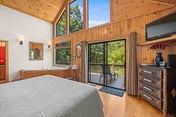 Big Sky - A Couple’s Luxury Cabin with Spectacular Views of Yonah Mountain