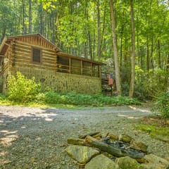 Adanaylah - A True Log Cabin Experience. Pet Friendly, too!