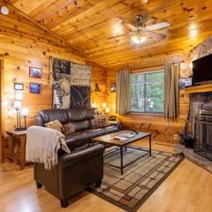 Woodland Waltz - Cozy Creekside Cabin
