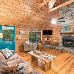 Country Charm D - Cozy Pet Friendly Cabin in Helen