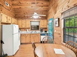 Country Charm B - Pet Friendly Cabin in city limits of Helen GA - Image 4
