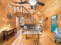 Country Charm A - Pet Friendly Group Cabin - Image 4
