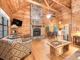Country Charm D - Cozy Pet Friendly Cabin in Helen - Image 3