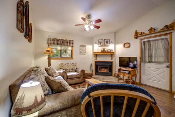 Creekside Haven - Cozy Wooded Getaway - Image 1