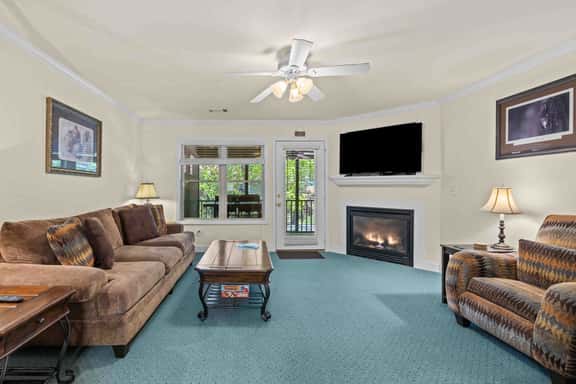 Uptown Getaway - Lovely Condo in Downtown Tuscany Villas - Image 1