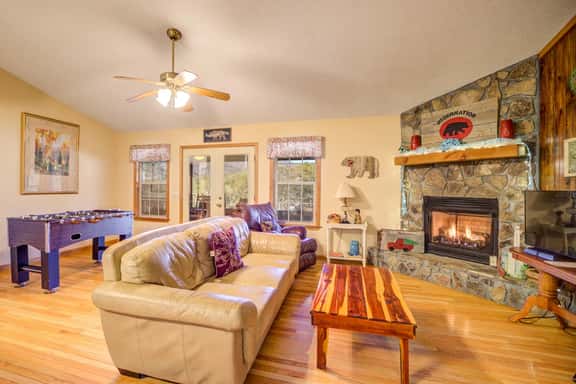 Hibernation Station - One Level Cabin Ideal for Family Vacations - Image 1