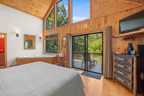 Big Sky - A Couple’s Luxury Cabin with Spectacular Views of Yonah Mountain - Image 1