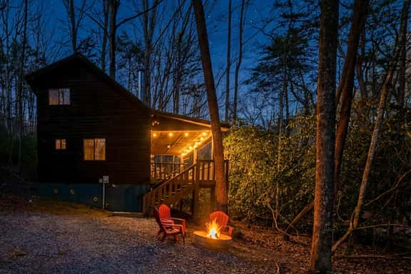 Honey Bear Haven - Hot Tub and Fire Pit for the Perfect Mountain Evening - Image 1