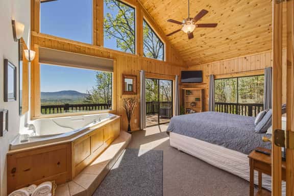 Yonah Vista - Luxury Couples Cabin - Image 1