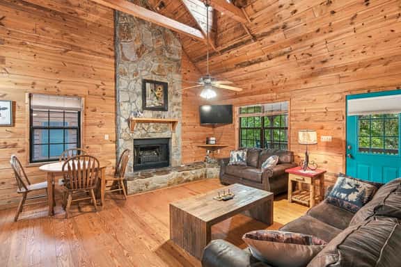 Country Charm B - Pet Friendly Cabin in city limits of Helen GA - Image 1