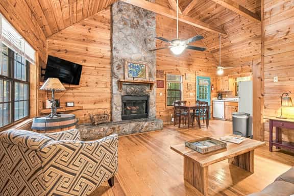 Country Charm A - Pet Friendly Group Cabin - Image 1