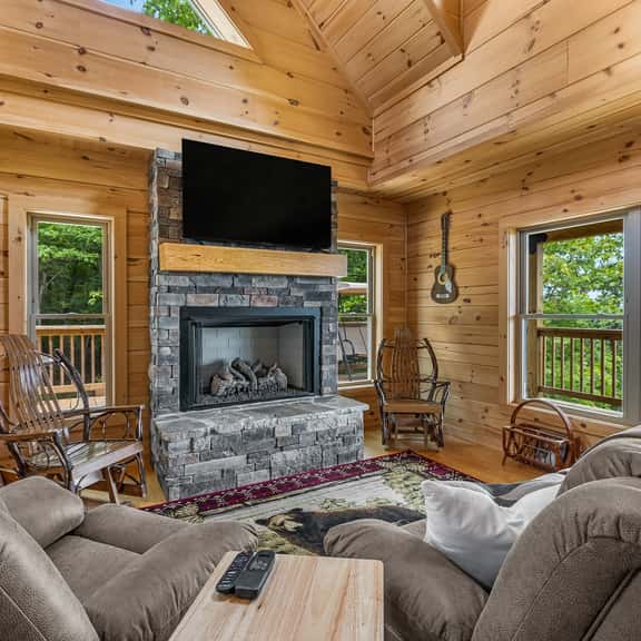 Mountain Majesty - Appalachian Views from Luxury Mountain Top Cabin - Image 1