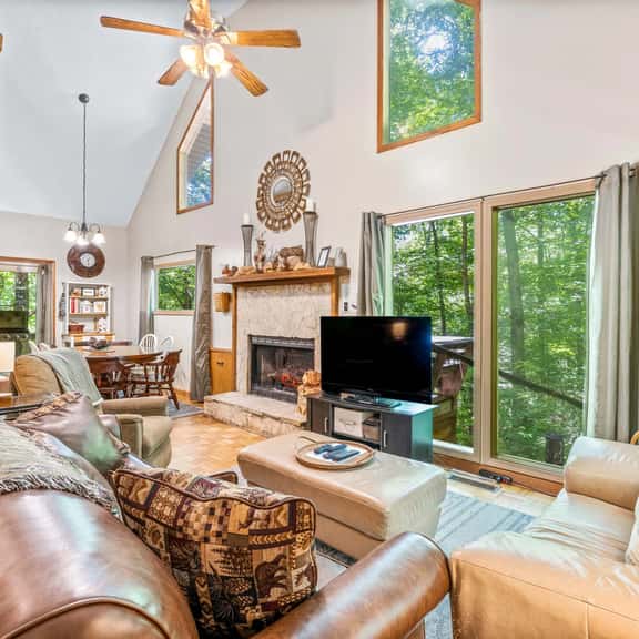 Jubilee Creekside Cottage - Enjoy the Creek, Hot Tub and Outdoor Fire Pit - Image 1