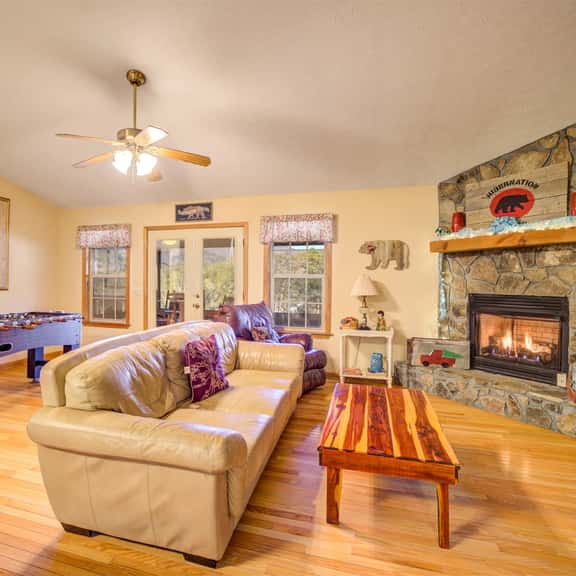 Hibernation Station - One Level Cabin Ideal for Family Vacations - Image 1