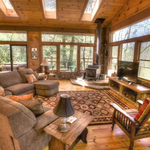 Bogg's Mtn Lodge – A Treasure in the North Georgia Mountains - Image 1