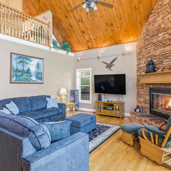 Luxury Mtn View Chalet - Spacious Chalet with Mega Mountain Views - Image 1