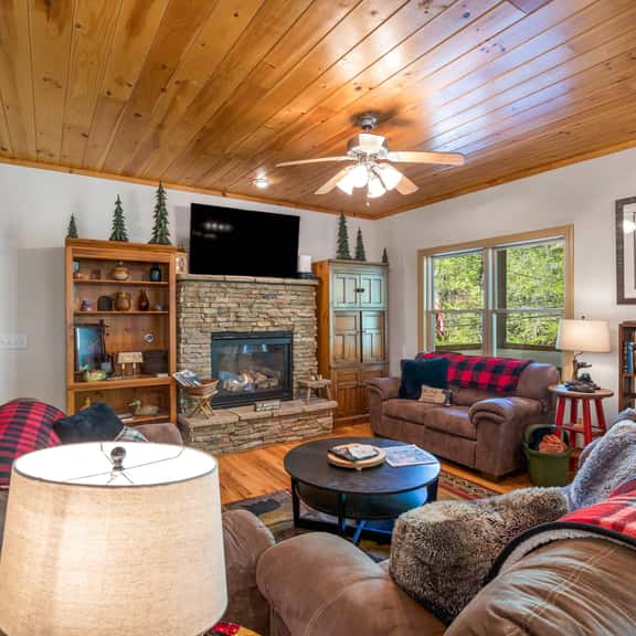 Rivers Rest – Beautiful Riverfront Townhome in Downtown Helen - Image 1