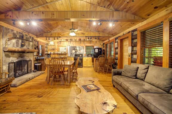 Adanaylah - A True Log Cabin Experience. Pet Friendly, too! - Image 2