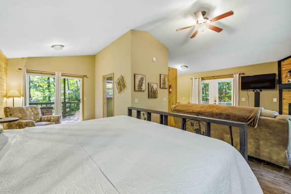 Cherokee Ridge 7 - Pet Friendly Cottage All About Location, Location - Image 4
