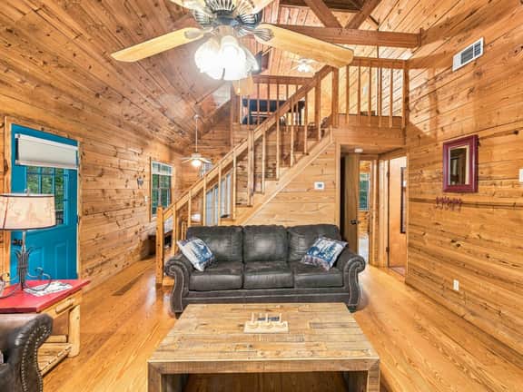 Country Charm B - Pet Friendly Cabin in city limits of Helen GA - Image 3