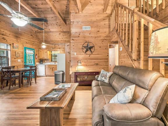 Country Charm D - Cozy Pet Friendly Cabin in Helen - Image 2